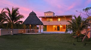 Complejo departamental en Puerto Cancún